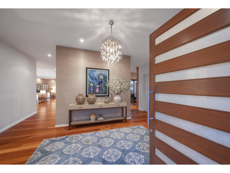 42 King Arthur Terrace, Tennyson QLD 4105