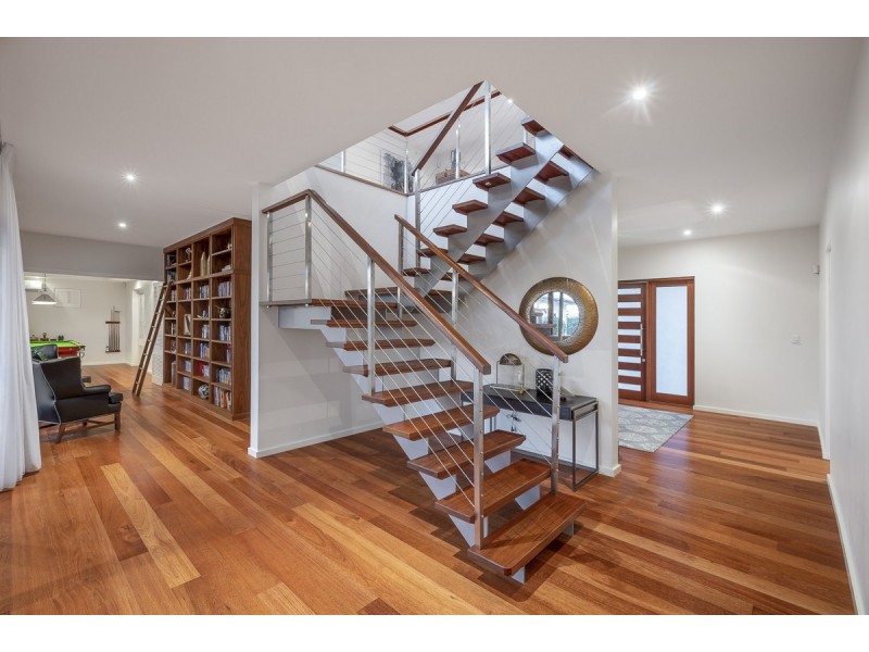 42 King Arthur Terrace, Tennyson QLD 4105