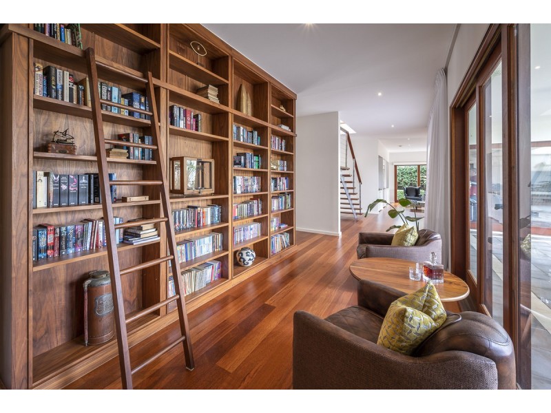 42 King Arthur Terrace, Tennyson QLD 4105