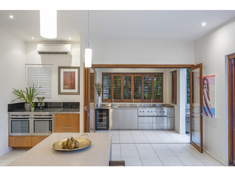 42 King Arthur Terrace, Tennyson QLD 4105