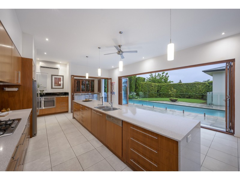 42 King Arthur Terrace, Tennyson QLD 4105