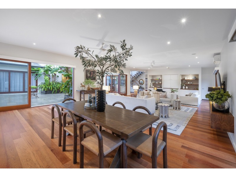 42 King Arthur Terrace, Tennyson QLD 4105