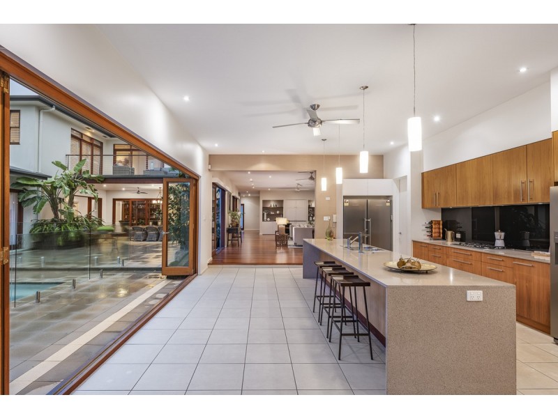 42 King Arthur Terrace, Tennyson QLD 4105