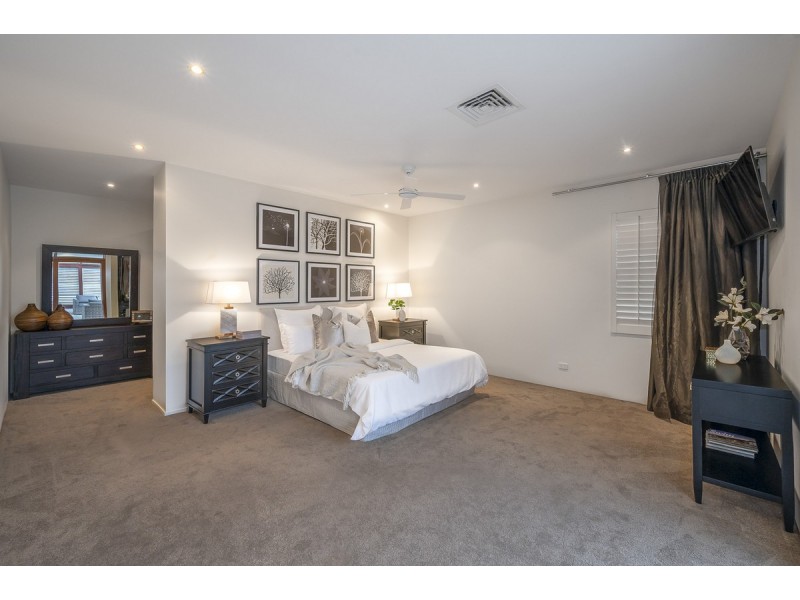 42 King Arthur Terrace, Tennyson QLD 4105