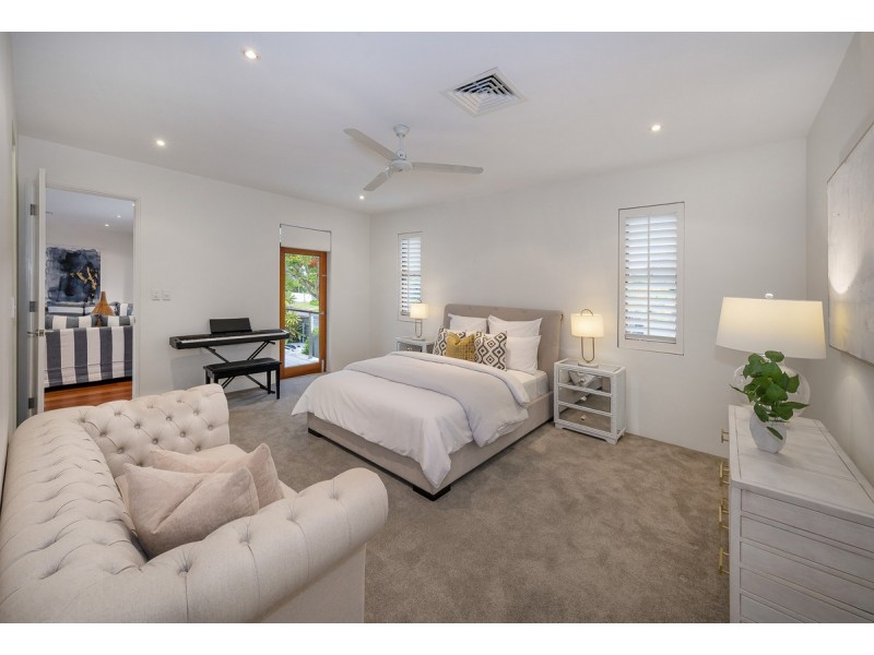 42 King Arthur Terrace, Tennyson QLD 4105