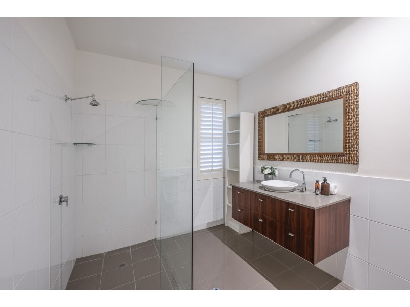 42 King Arthur Terrace, Tennyson QLD 4105