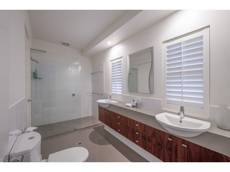 42 King Arthur Terrace, Tennyson QLD 4105