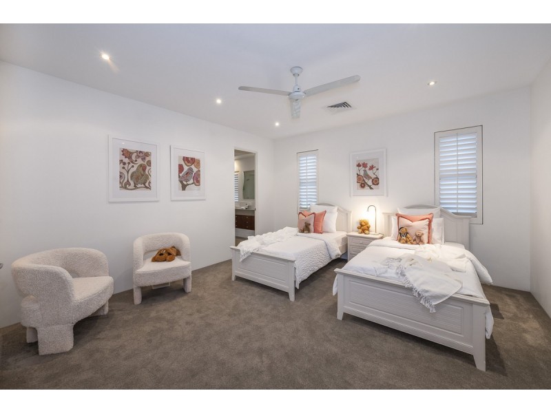 42 King Arthur Terrace, Tennyson QLD 4105