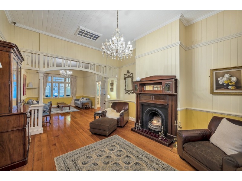 35 Laurel Avenue, Chelmer QLD 4068