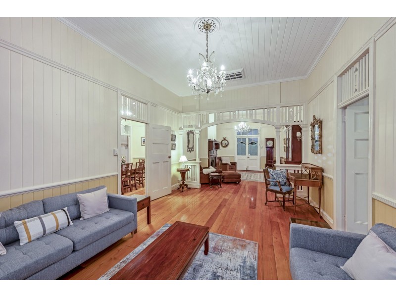 35 Laurel Avenue, Chelmer QLD 4068