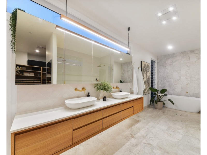 23 Southerden Avenue, Grange QLD 4051