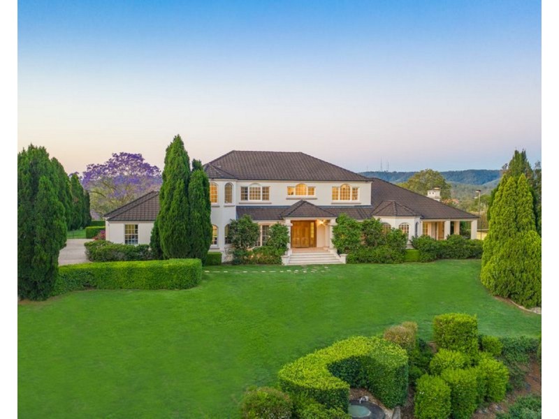 17 Leatherwood Place, Brookfield QLD 4069