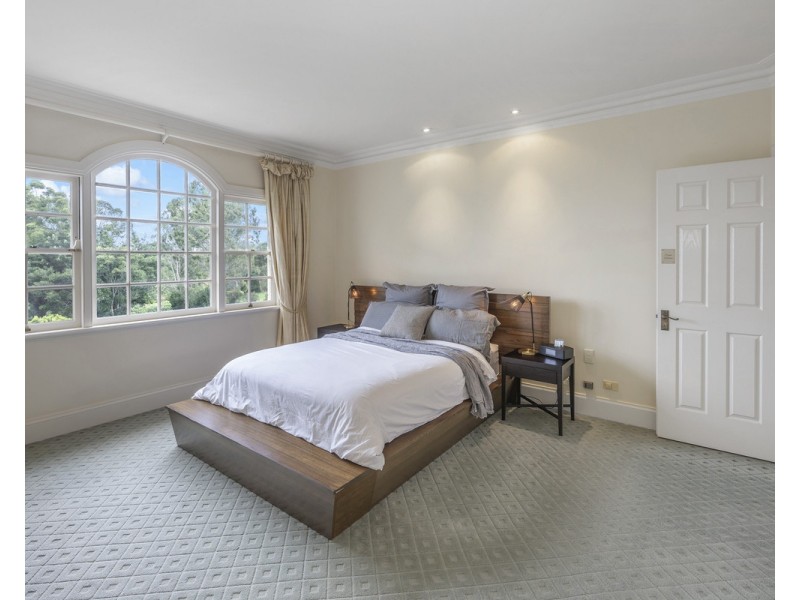 17 Leatherwood Place, Brookfield QLD 4069