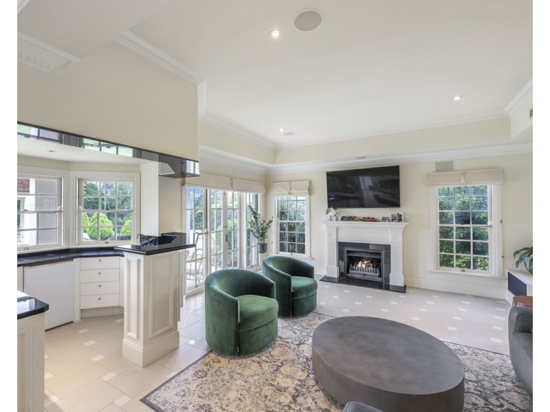 17 Leatherwood Place, Brookfield QLD 4069