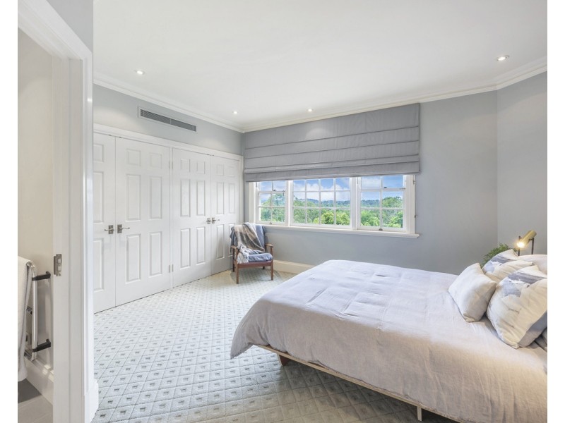 17 Leatherwood Place, Brookfield QLD 4069