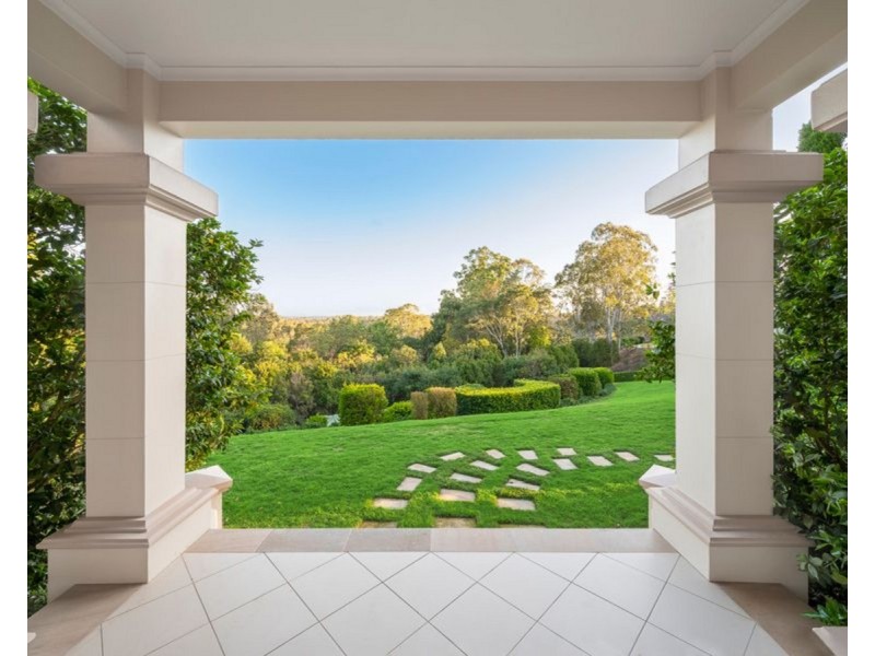 17 Leatherwood Place, Brookfield QLD 4069