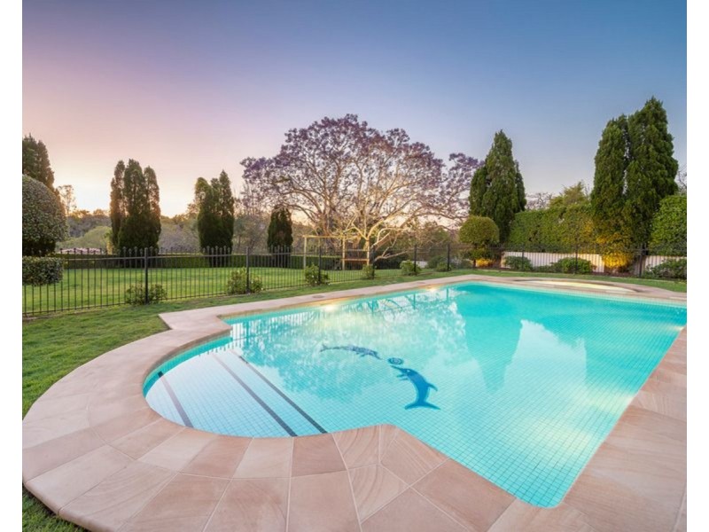 17 Leatherwood Place, Brookfield QLD 4069