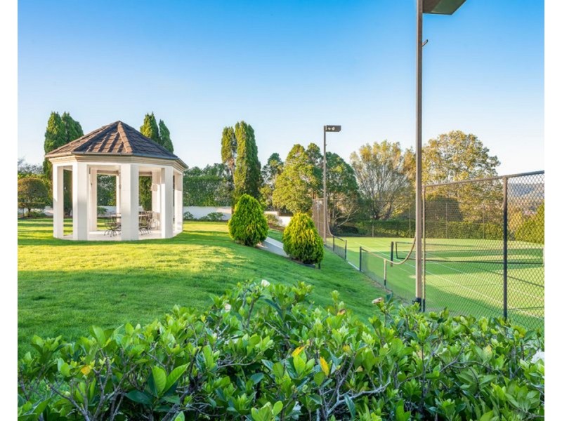 17 Leatherwood Place, Brookfield QLD 4069