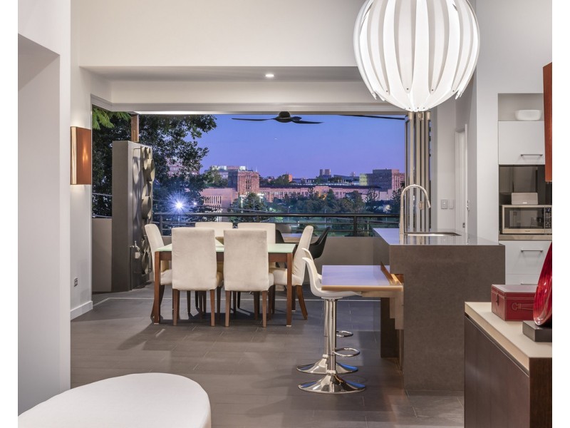 37 Saint James Street, Highgate Hill QLD 4101