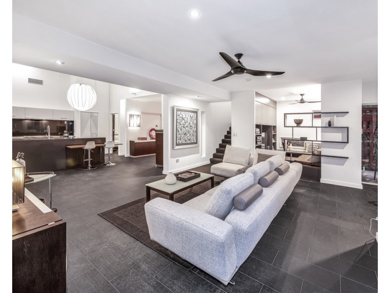 37 Saint James Street, Highgate Hill QLD 4101