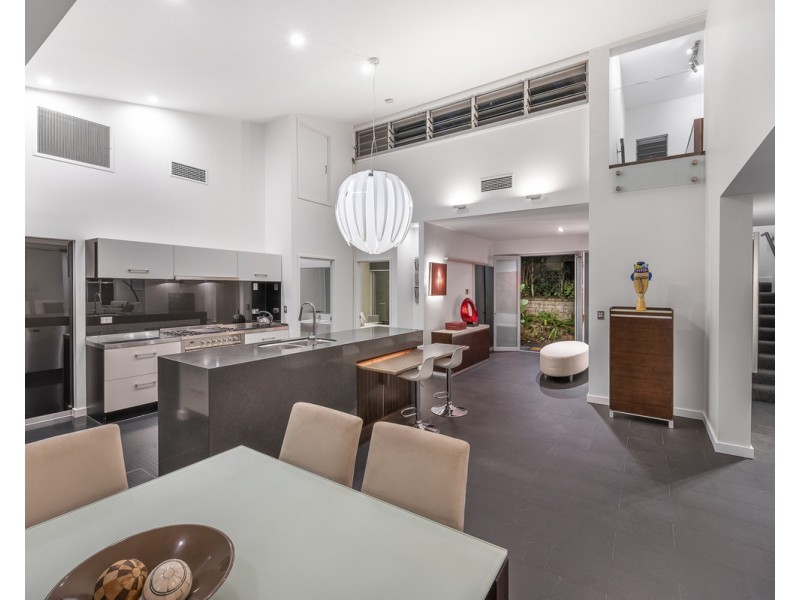 37 Saint James Street, Highgate Hill QLD 4101