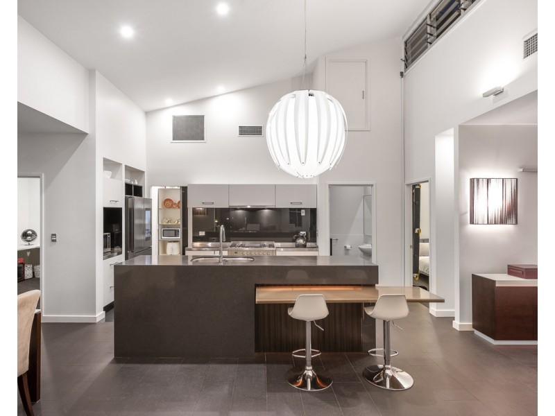 37 Saint James Street, Highgate Hill QLD 4101