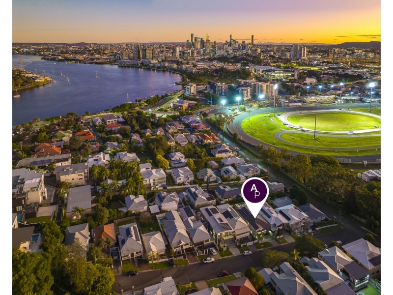 11 Atkinson Street, Hamilton QLD 4007