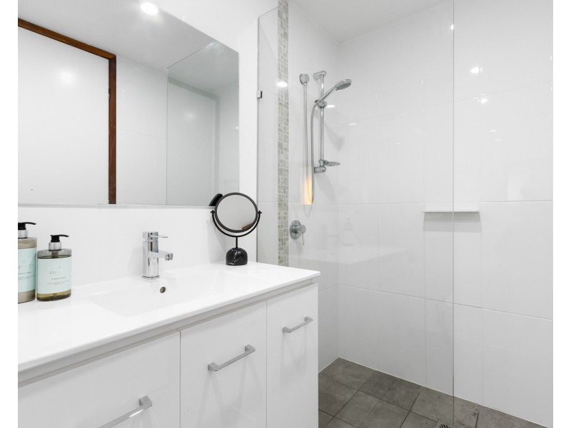 29 Fairweather Street, Kenmore QLD 4069