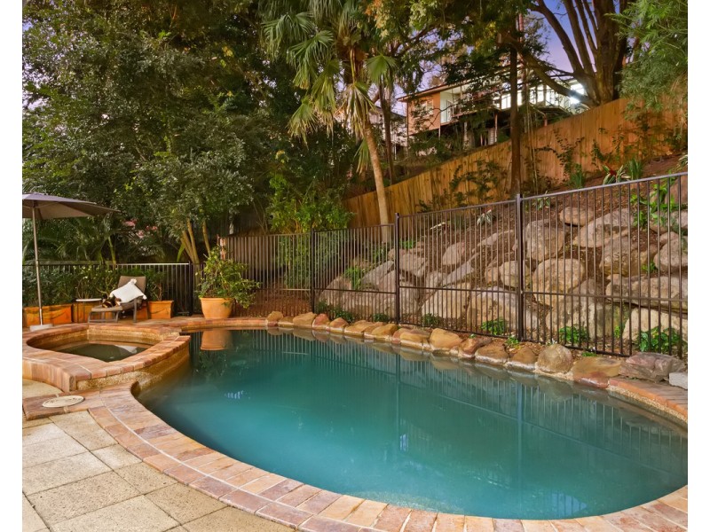 29 Fairweather Street, Kenmore QLD 4069