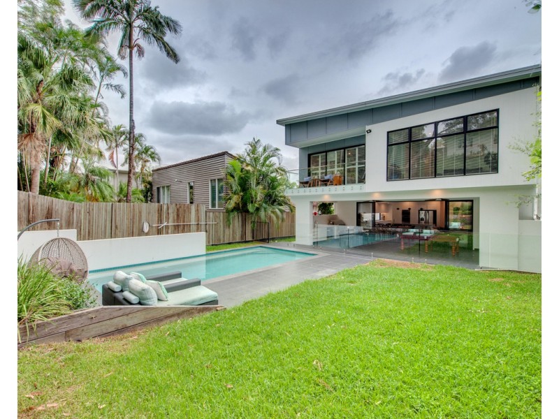 100 Ninth Avenue, St Lucia QLD 4067