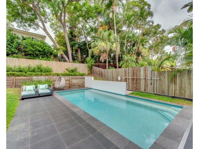 100 Ninth Avenue, St Lucia QLD 4067