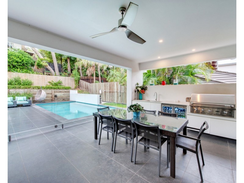 100 Ninth Avenue, St Lucia QLD 4067