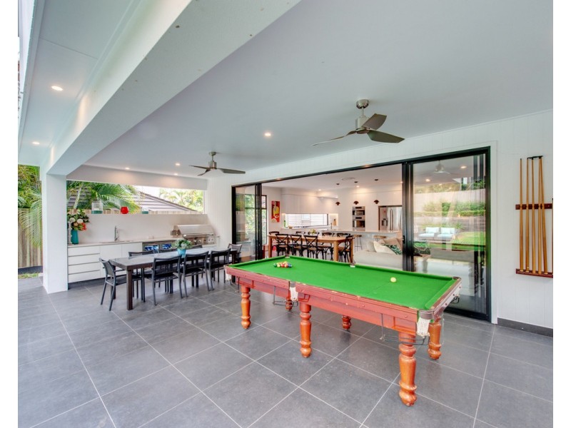 100 Ninth Avenue, St Lucia QLD 4067