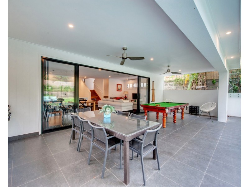 100 Ninth Avenue, St Lucia QLD 4067
