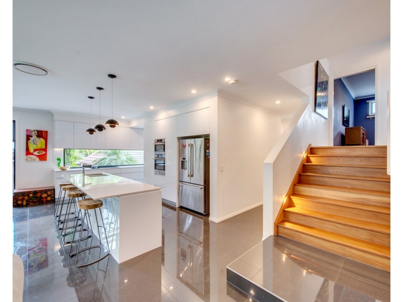 100 Ninth Avenue, St Lucia QLD 4067