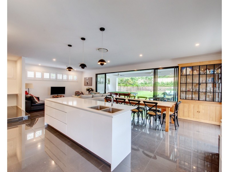 100 Ninth Avenue, St Lucia QLD 4067