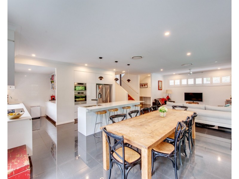 100 Ninth Avenue, St Lucia QLD 4067
