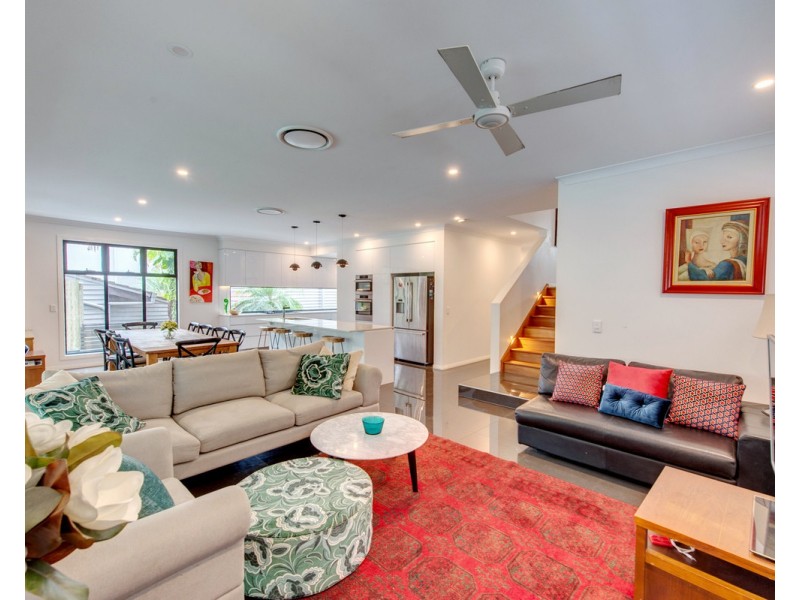 100 Ninth Avenue, St Lucia QLD 4067