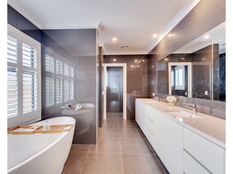 100 Ninth Avenue, St Lucia QLD 4067
