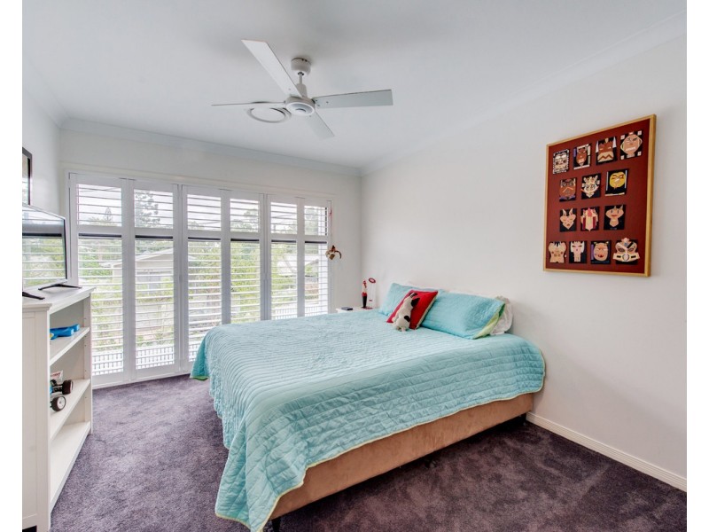 100 Ninth Avenue, St Lucia QLD 4067