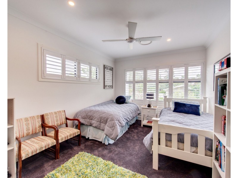 100 Ninth Avenue, St Lucia QLD 4067
