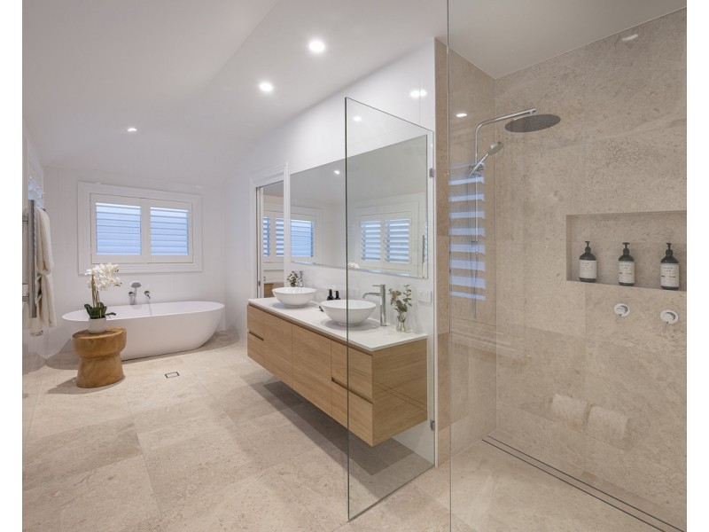 18 Doncaster Street, Hendra QLD 4011