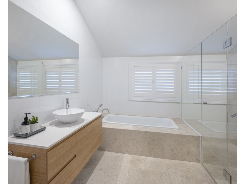 18 Doncaster Street, Hendra QLD 4011