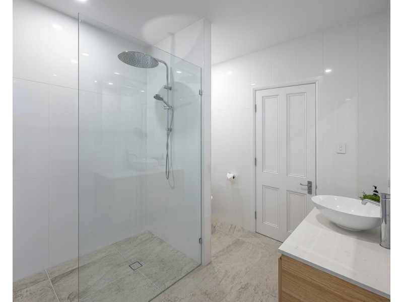 18 Doncaster Street, Hendra QLD 4011