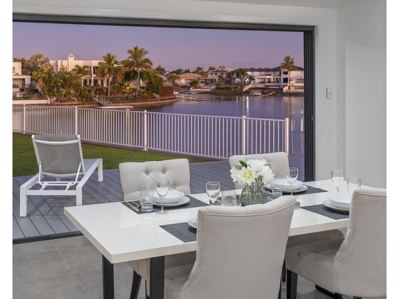 15 Bernardino Court, Mermaid Waters QLD 4218