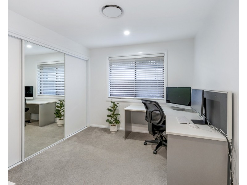 15 Bernardino Court, Mermaid Waters QLD 4218