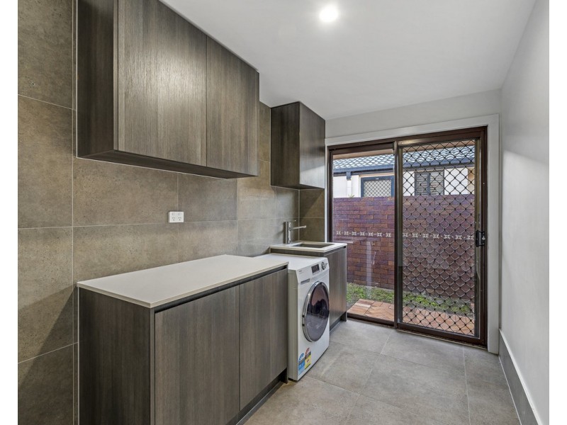 15 Bernardino Court, Mermaid Waters QLD 4218