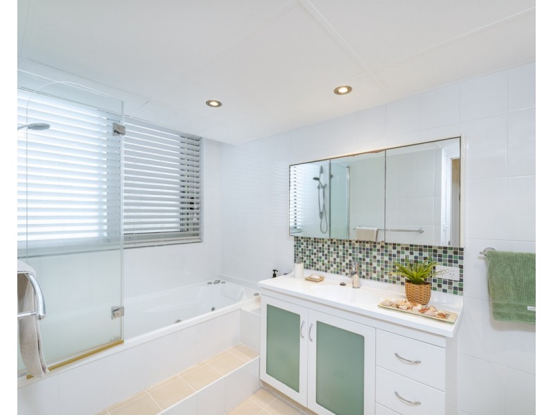 3/24 The Esplanade, Burleigh Heads QLD 4220