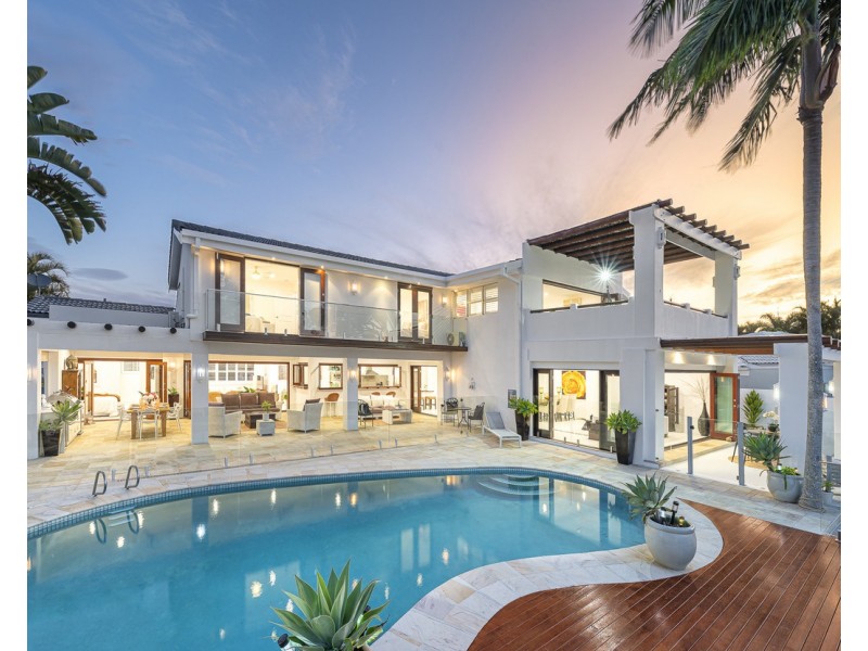 8 River Crescent, Broadbeach Waters QLD 4218