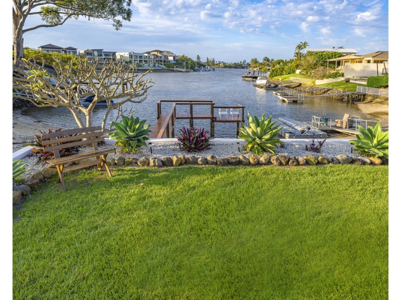 8 River Crescent, Broadbeach Waters QLD 4218